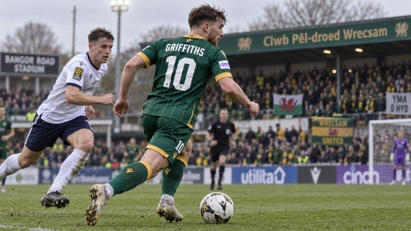 Iwan Griffiths on the ball at Bangor Road